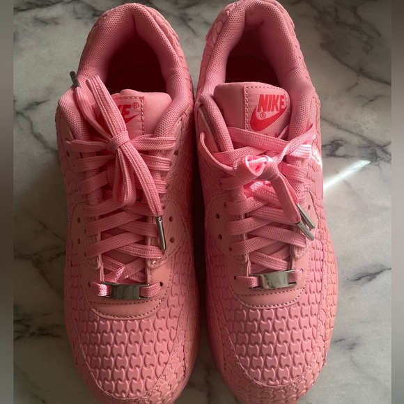 Nike Pink Women's Sneakers. Brand New, Never worn! - Picture 2 of 7